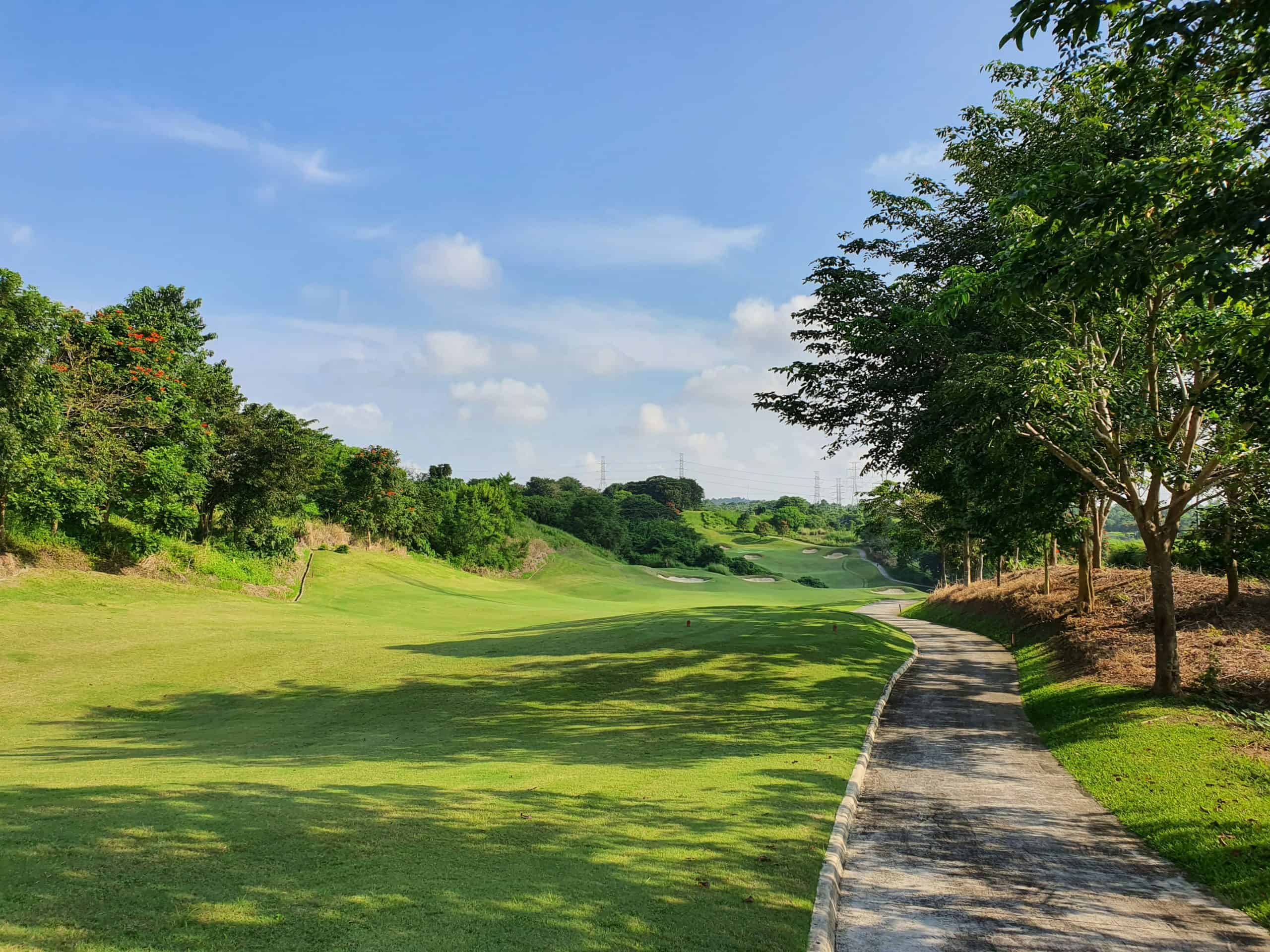 Beautiful golf course with lush green fairways in Sri Lanka, featured in Kawaiki golf tours